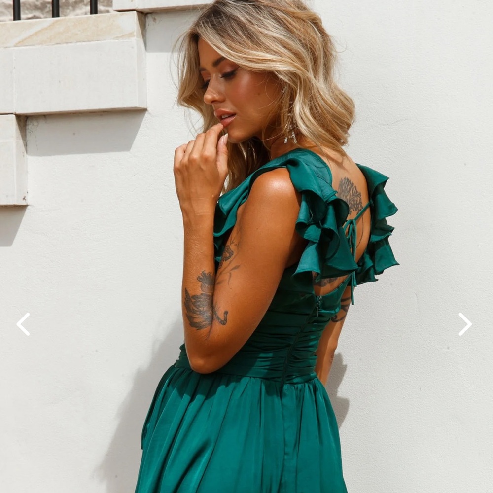 Lola Ruffle Shoulder Ruched Dress Small - Picture 3 of 14